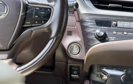 Lexus ES VII, 2018 год, 3 400 000 рублей, 31 фотография