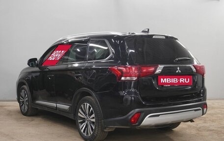 Mitsubishi Outlander III рестайлинг 3, 2019 год, 2 224 000 рублей, 7 фотография