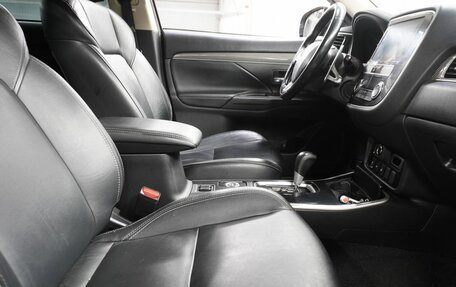 Mitsubishi Outlander III рестайлинг 3, 2019 год, 2 224 000 рублей, 10 фотография