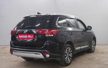 Mitsubishi Outlander III рестайлинг 3, 2019 год, 2 224 000 рублей, 5 фотография