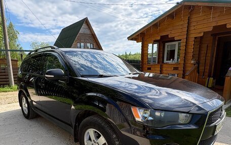 Mitsubishi Outlander III рестайлинг 3, 2011 год, 900 000 рублей, 2 фотография