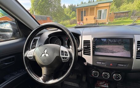 Mitsubishi Outlander III рестайлинг 3, 2011 год, 900 000 рублей, 11 фотография