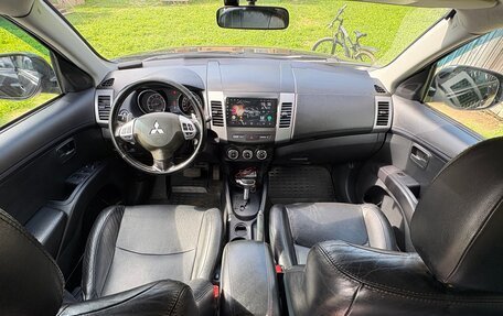 Mitsubishi Outlander III рестайлинг 3, 2011 год, 900 000 рублей, 12 фотография