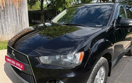 Mitsubishi Outlander III рестайлинг 3, 2011 год, 900 000 рублей, 4 фотография
