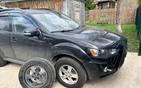 Mitsubishi Outlander III рестайлинг 3, 2011 год, 900 000 рублей, 24 фотография