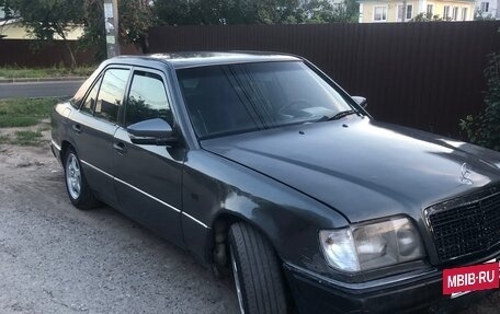 Mercedes-Benz E-Класс, 1994 год, 240 000 рублей, 2 фотография
