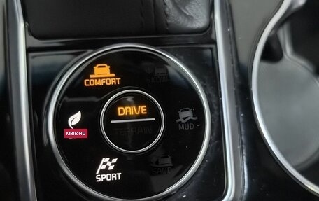 KIA Mohave I, 2023 год, 5 840 000 рублей, 30 фотография