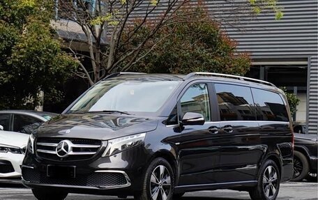 Mercedes-Benz V-Класс, 2022 год, 5 850 000 рублей, 1 фотография