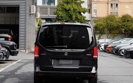 Mercedes-Benz V-Класс, 2022 год, 5 850 000 рублей, 5 фотография