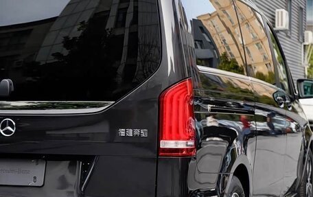Mercedes-Benz V-Класс, 2022 год, 5 850 000 рублей, 6 фотография