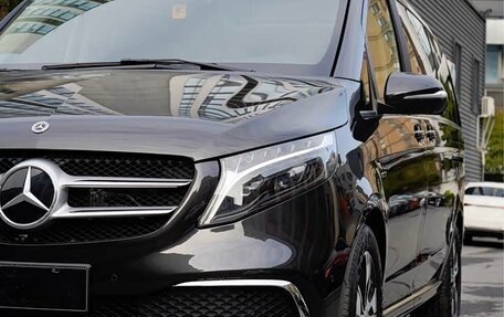 Mercedes-Benz V-Класс, 2022 год, 5 850 000 рублей, 8 фотография