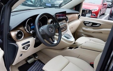 Mercedes-Benz V-Класс, 2022 год, 5 850 000 рублей, 10 фотография