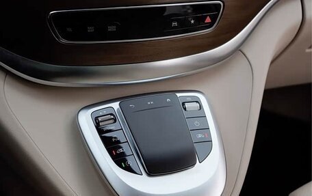 Mercedes-Benz V-Класс, 2022 год, 5 850 000 рублей, 15 фотография
