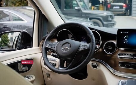 Mercedes-Benz V-Класс, 2022 год, 5 850 000 рублей, 13 фотография