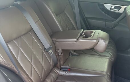Infiniti QX70, 2013 год, 2 130 000 рублей, 18 фотография