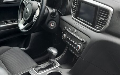 KIA Sportage IV рестайлинг, 2018 год, 2 300 000 рублей, 5 фотография