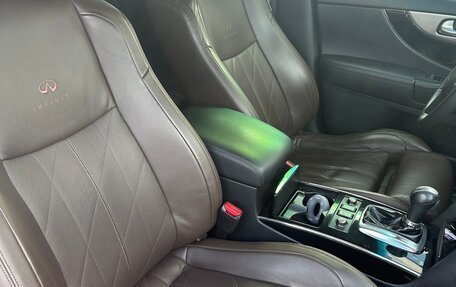 Infiniti QX70, 2013 год, 2 130 000 рублей, 17 фотография