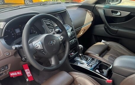 Infiniti QX70, 2013 год, 2 130 000 рублей, 11 фотография
