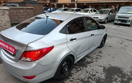Hyundai Solaris II рестайлинг, 2011 год, 370 000 рублей, 2 фотография