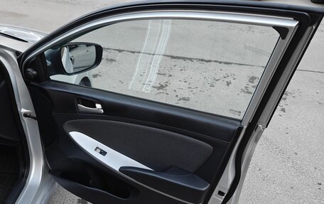 Hyundai Solaris II рестайлинг, 2011 год, 370 000 рублей, 24 фотография