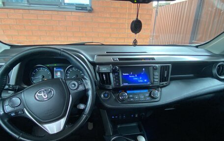 Toyota RAV4, 2018 год, 2 330 000 рублей, 8 фотография