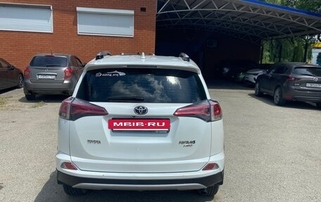 Toyota RAV4, 2018 год, 2 330 000 рублей, 2 фотография