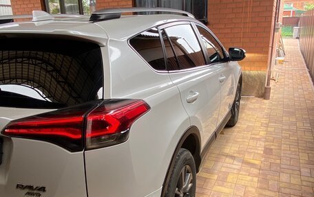 Toyota RAV4, 2018 год, 2 330 000 рублей, 10 фотография