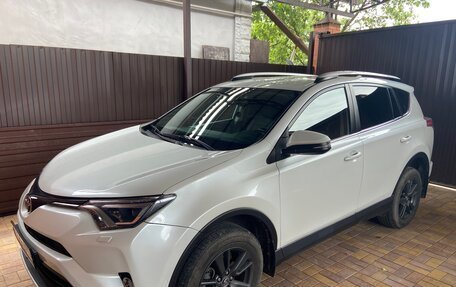 Toyota RAV4, 2018 год, 2 330 000 рублей, 13 фотография