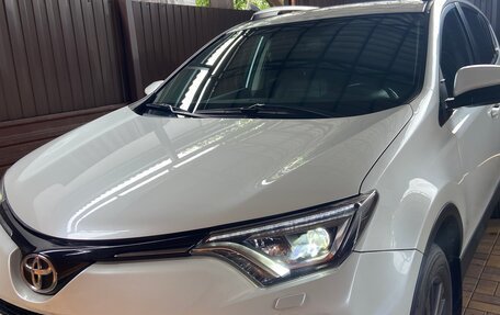 Toyota RAV4, 2018 год, 2 330 000 рублей, 12 фотография