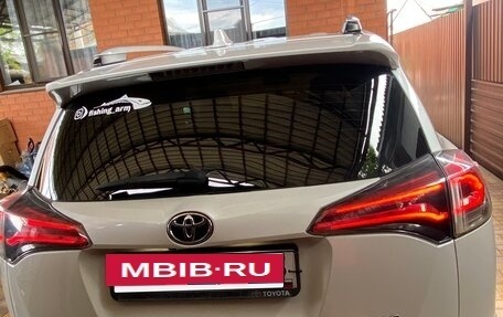 Toyota RAV4, 2018 год, 2 330 000 рублей, 11 фотография