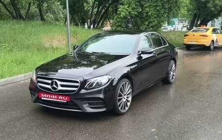 Mercedes-Benz E-Класс, 2020 год, 3 990 000 рублей, 5 фотография