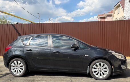 Opel Astra J, 2011 год, 590 000 рублей, 3 фотография