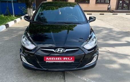 Hyundai Solaris II рестайлинг, 2013 год, 985 000 рублей, 3 фотография