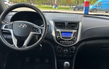 Hyundai Solaris II рестайлинг, 2013 год, 985 000 рублей, 11 фотография