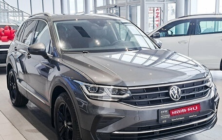 Volkswagen Tiguan II, 2021 год, 3 450 000 рублей, 3 фотография