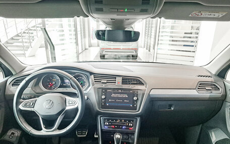 Volkswagen Tiguan II, 2021 год, 3 450 000 рублей, 17 фотография