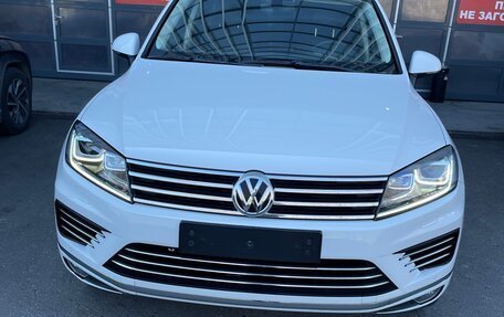 Volkswagen Touareg III, 2016 год, 3 350 000 рублей, 2 фотография
