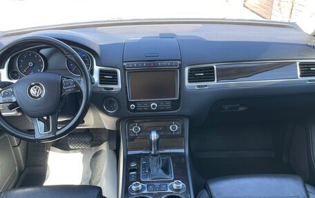 Volkswagen Touareg III, 2016 год, 3 350 000 рублей, 14 фотография