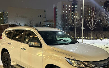 Mitsubishi Pajero Sport III рестайлинг, 2018 год, 3 500 000 рублей, 10 фотография