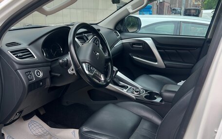 Mitsubishi Pajero Sport III рестайлинг, 2018 год, 3 500 000 рублей, 5 фотография