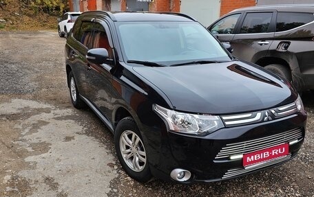 Mitsubishi Outlander III рестайлинг 3, 2012 год, 1 580 000 рублей, 1 фотография