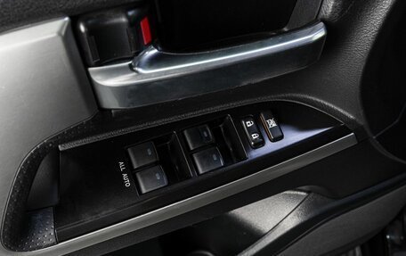 Toyota Land Cruiser 200, 2020 год, 7 999 000 рублей, 13 фотография