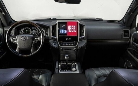 Toyota Land Cruiser 200, 2020 год, 7 999 000 рублей, 20 фотография