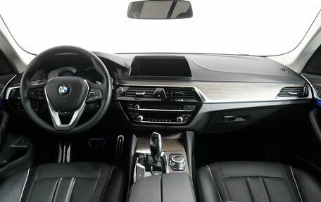 BMW 5 серия, 2018 год, 2 550 000 рублей, 15 фотография