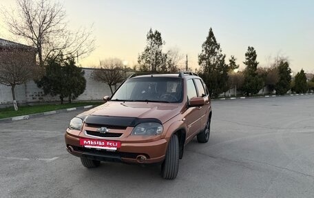 Chevrolet Niva I рестайлинг, 2017 год, 675 000 рублей, 3 фотография