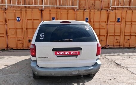Chrysler Voyager IV, 2001 год, 390 000 рублей, 2 фотография