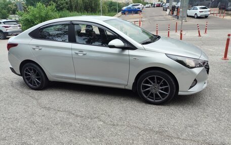 Hyundai Solaris II рестайлинг, 2021 год, 1 500 000 рублей, 4 фотография