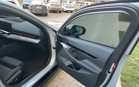BMW 5 серия, 2024 год, 6 140 000 рублей, 33 фотография