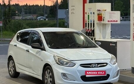 Hyundai Solaris II рестайлинг, 2011 год, 410 000 рублей, 1 фотография