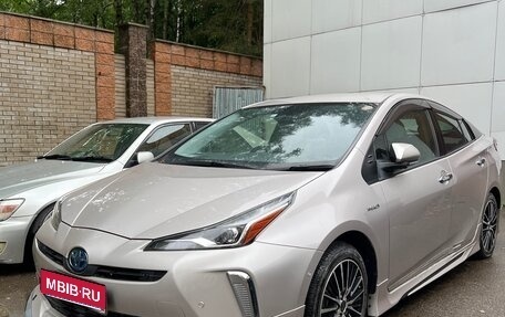 Toyota Prius IV XW50, 2019 год, 2 200 000 рублей, 1 фотография